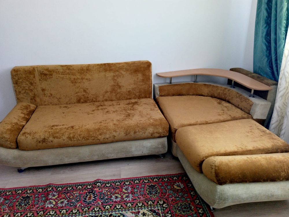 Продам угловой диван с креслом