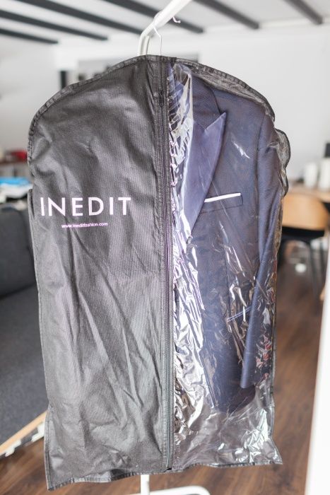 Vand costum barbati (pantaloni + sacou + papion)