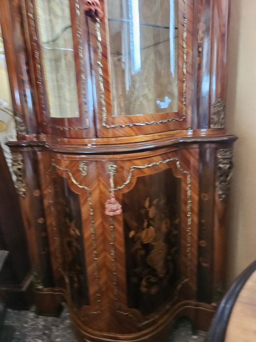 Италианска барокова витрина