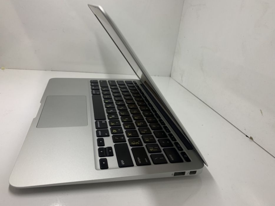 Mac Book Air 11,6