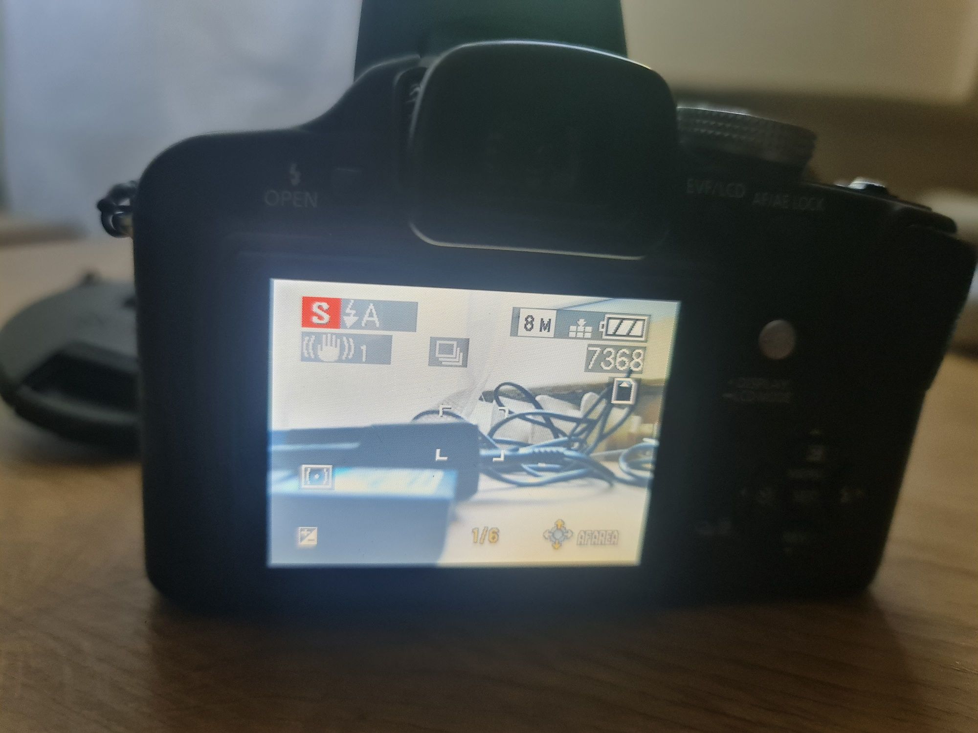 Panasonic Lumix фотоапарат Leica леща + 3 батери + устройство за зареж
