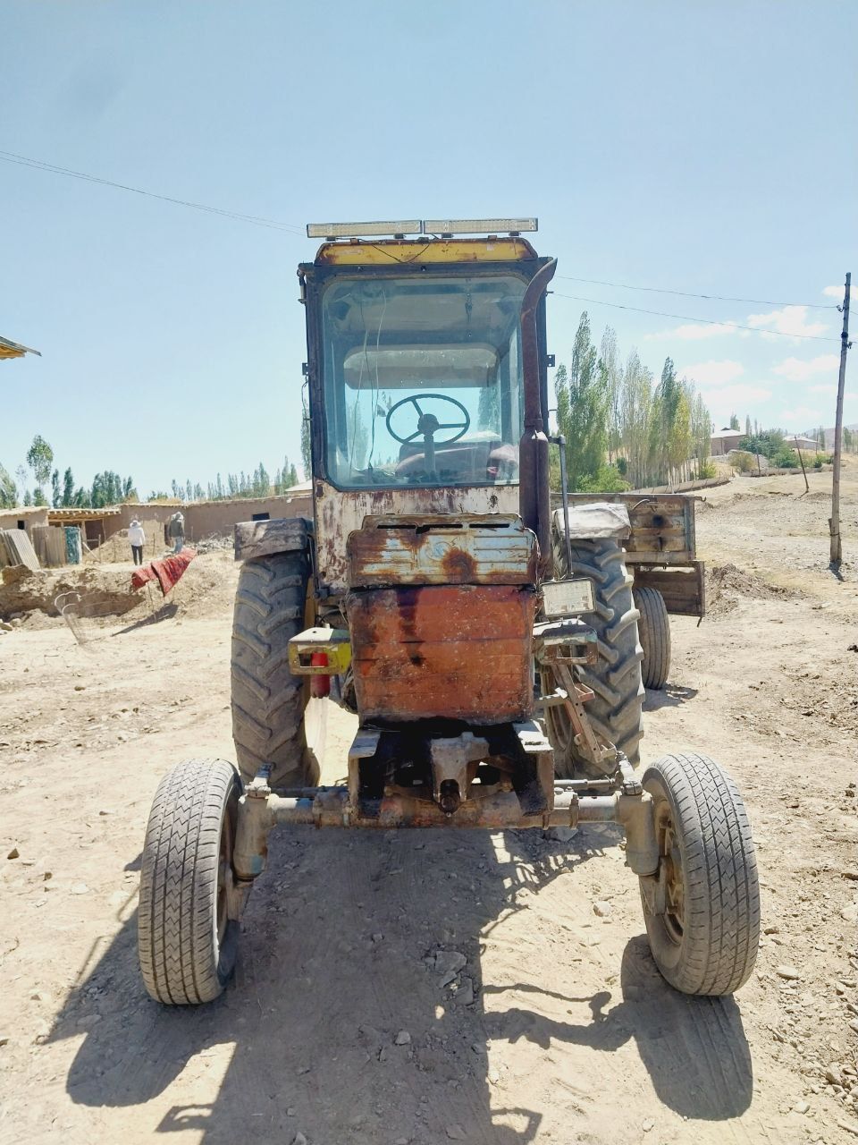 Traktor 28 dakumen bor
