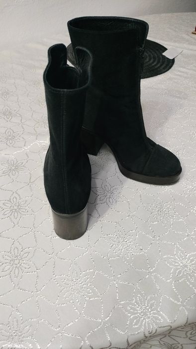 Ghete Mussete din piele naturala, mărimea 38, g