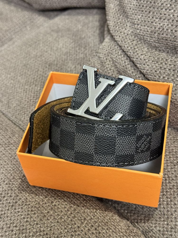 Колани от естествена кожа Louis vuitton