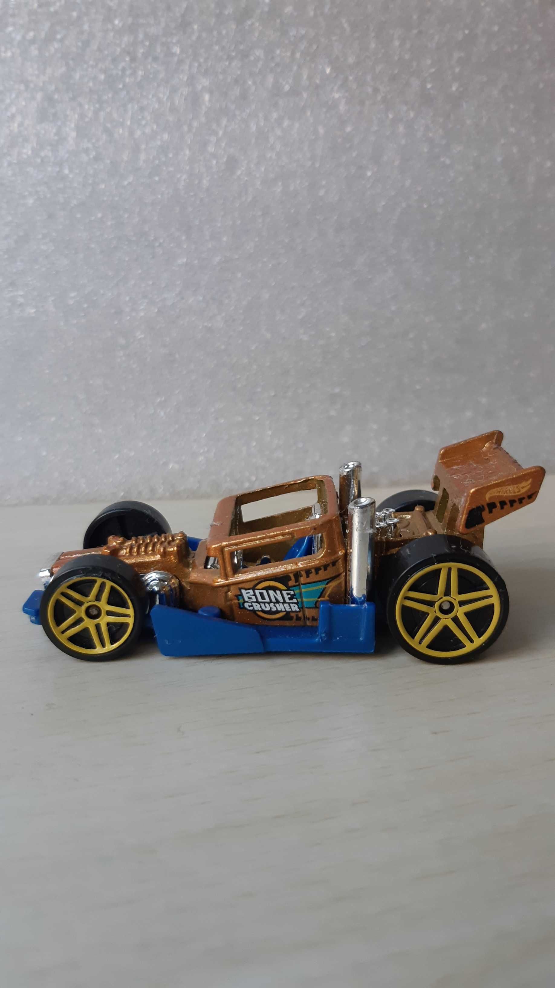 Vând machetă/mașinuță Bone Speeder Hot Wheels ediție 2018