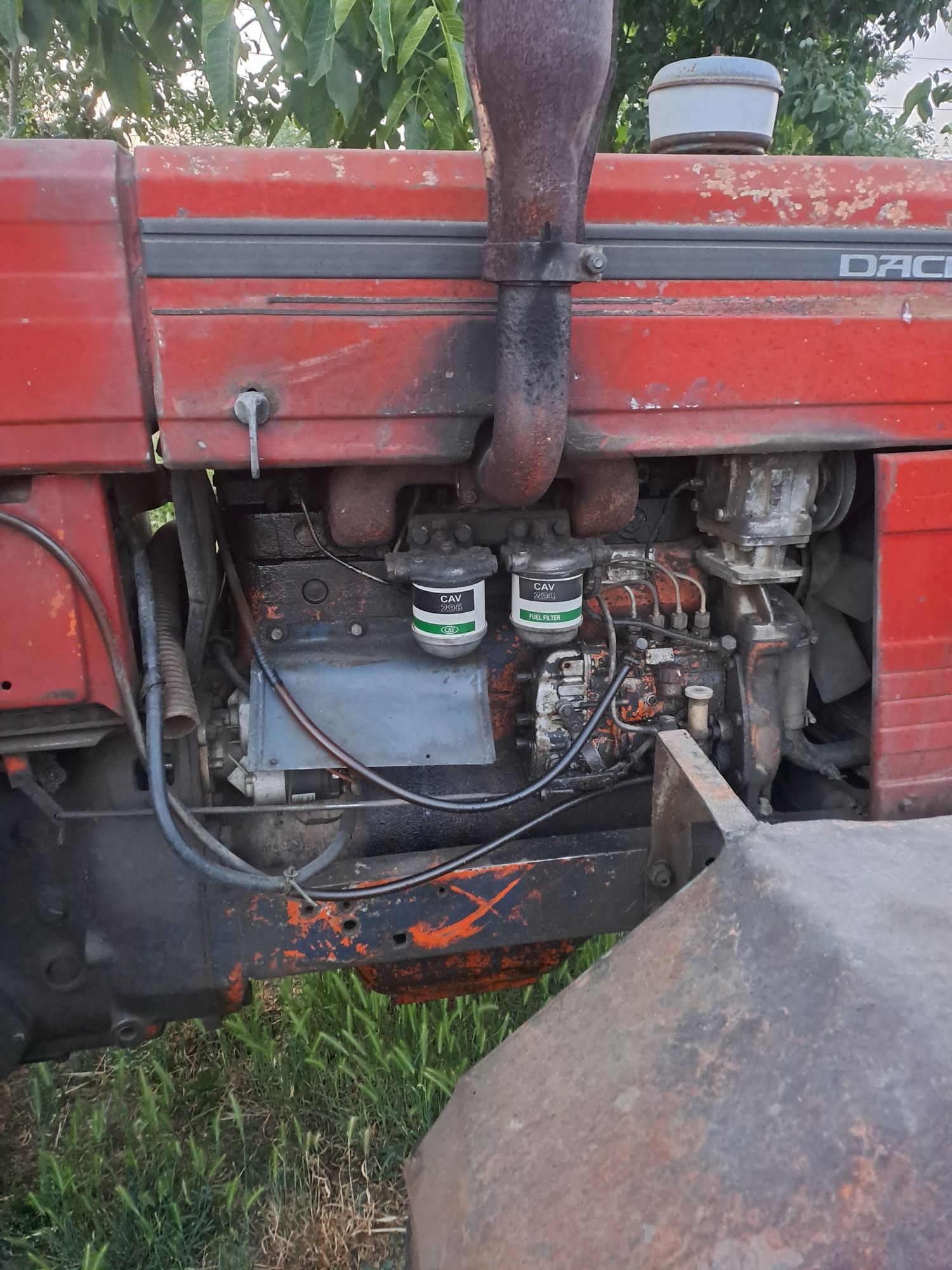 Vand tractor U 650 cu utilaje