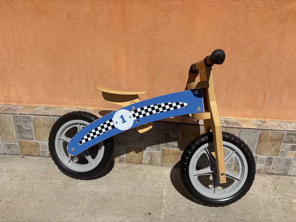 Bicicleta din lemn pentru copii