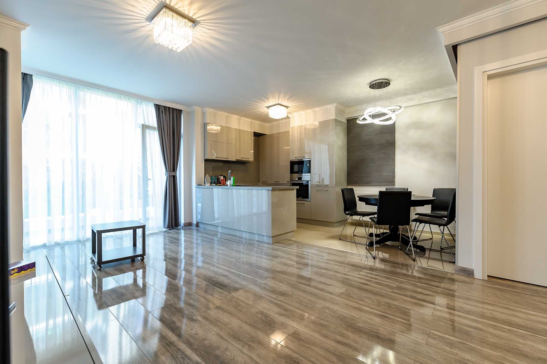 Inchiriez apartament 3 camere Arad Plaza