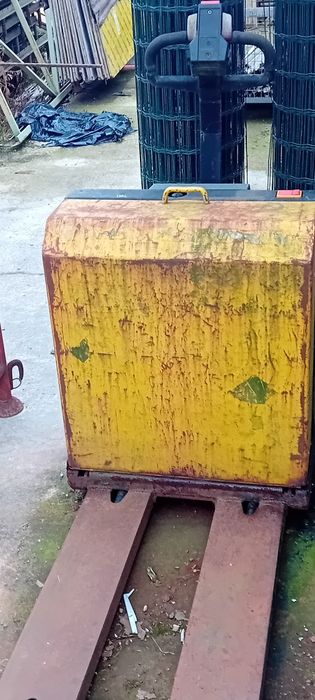 Liza electrica cu statie de incarcare 380 v