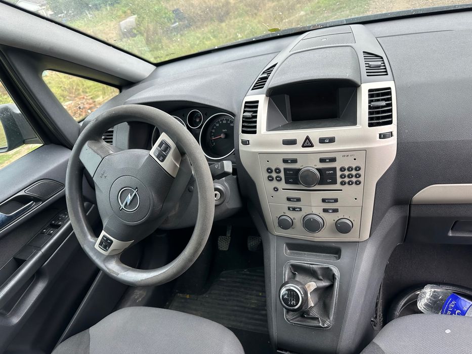 Dezmembrez opel zafira 1.7dci 2008