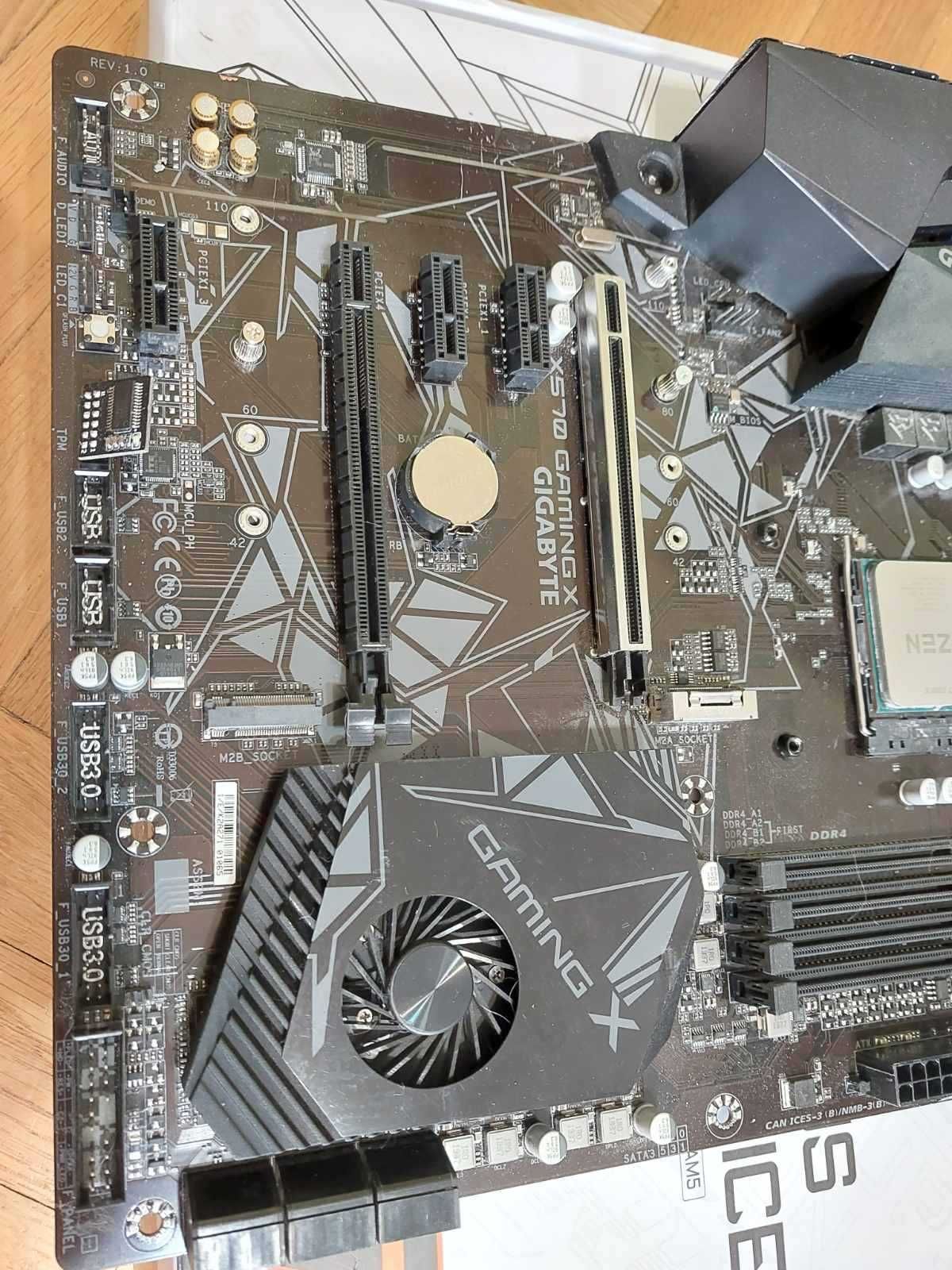AMD Ryzen 7 5800X + Gigabyte B550 Gaming X