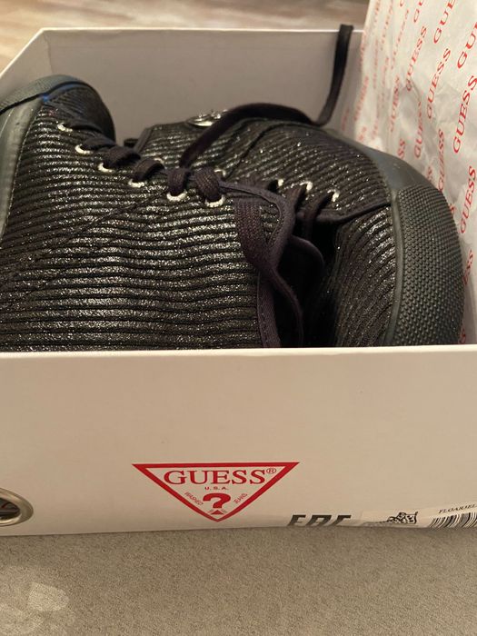 обувки Guess на скрита платформа