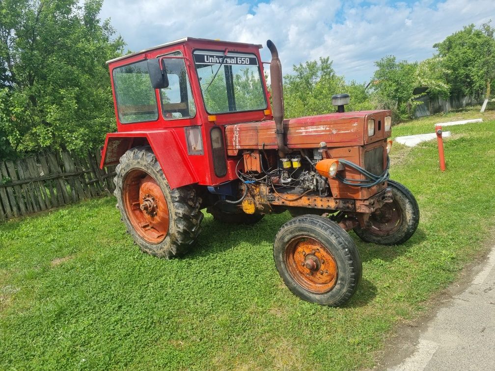 Tractor UTB 650.