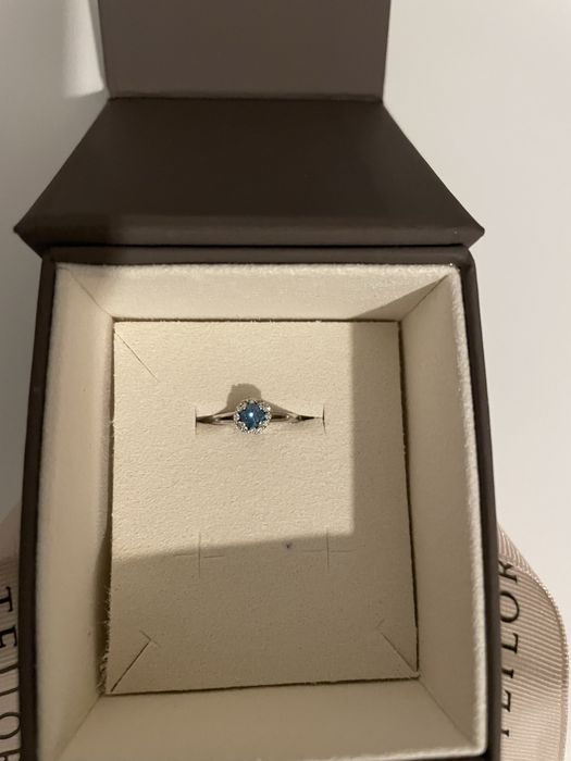 Set bijuterii din aur de 18 ct cu diamante albastre si diamante transp