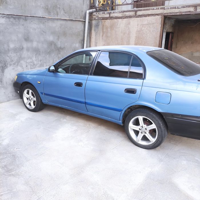 Продается Toyota Karina E