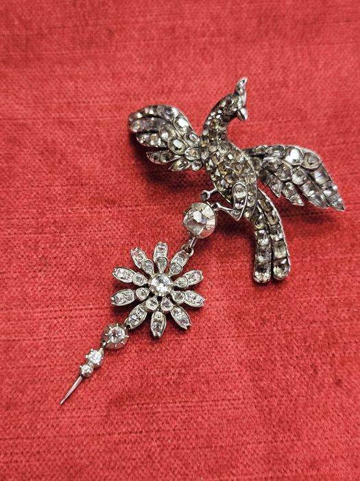 Сребърна брошка от 18 - ти век.