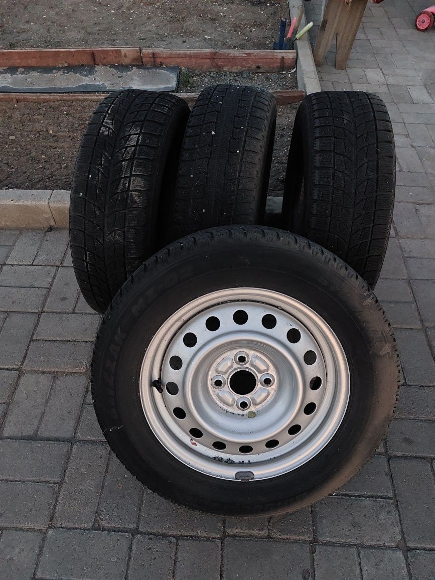 Продам автошины 195/65R15