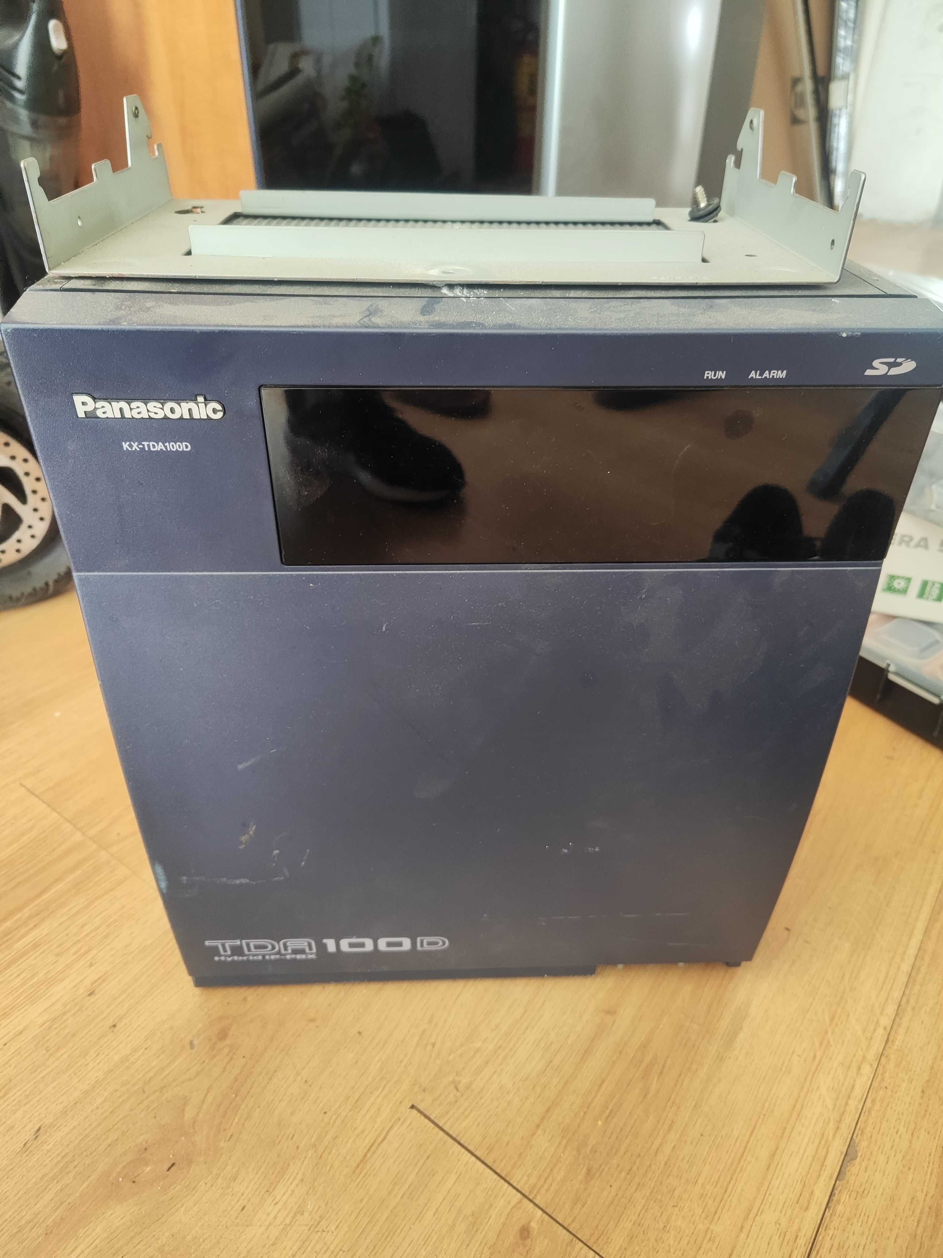 Цифрова телефонна централа Panasonic KX-TDA100D
