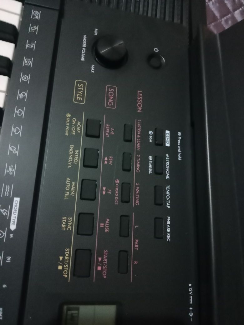 Синтезатор YAMAHA PSR-E273