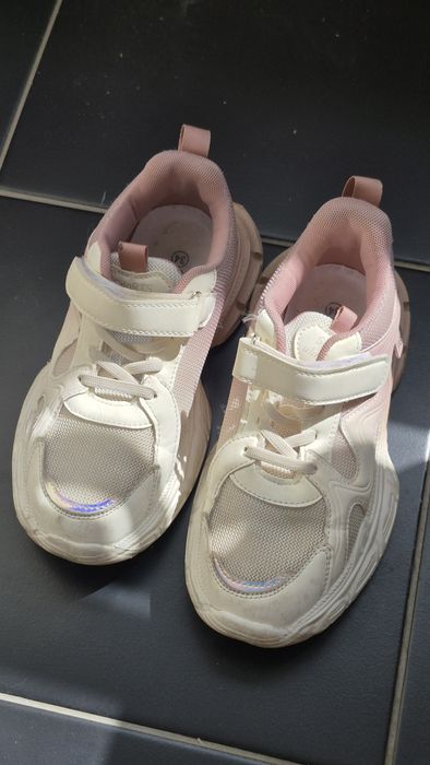 Кроссовки для девочки