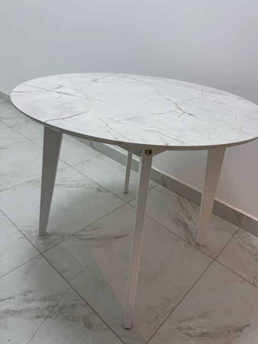 Продам стол обеденный