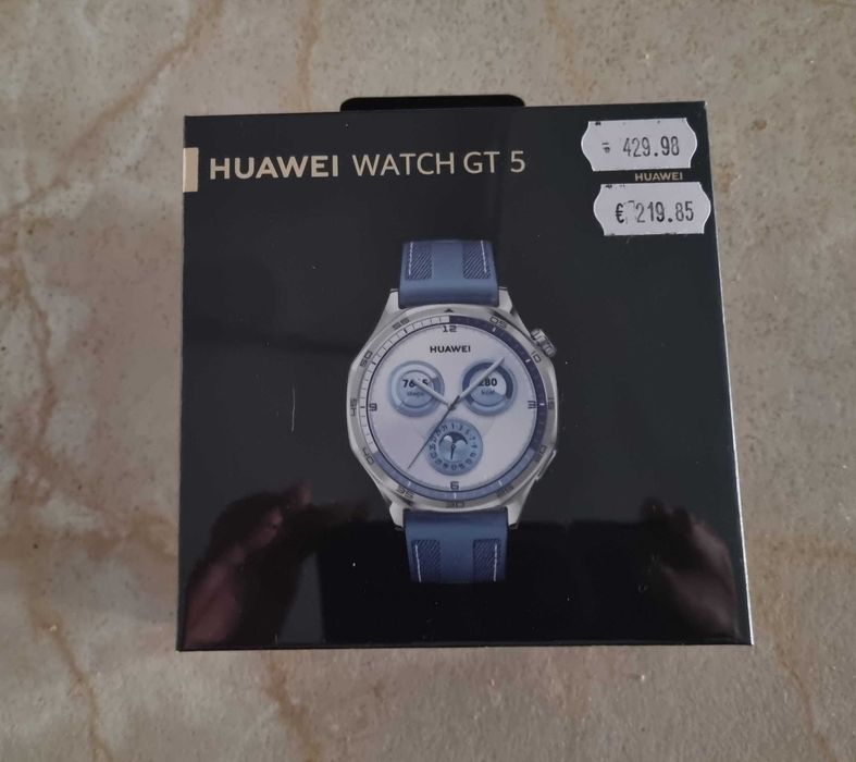 Смарт часовник HUAWЕI GT5 син, неразпечатан, в гаранция - 330 лв.
