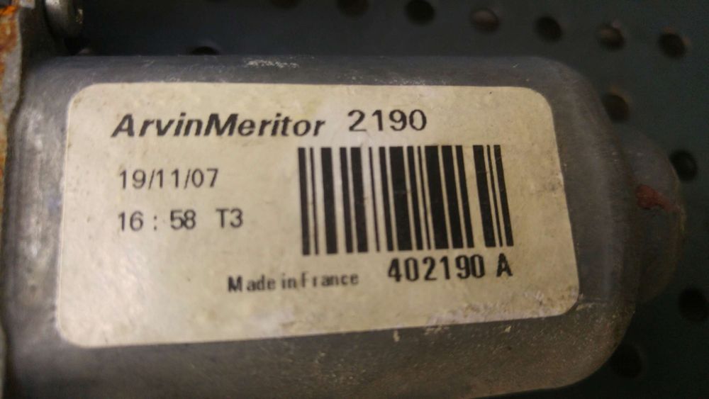 Macara cu motoras stanga spate nissan qashqai j10 nj10 jj10e 402190a