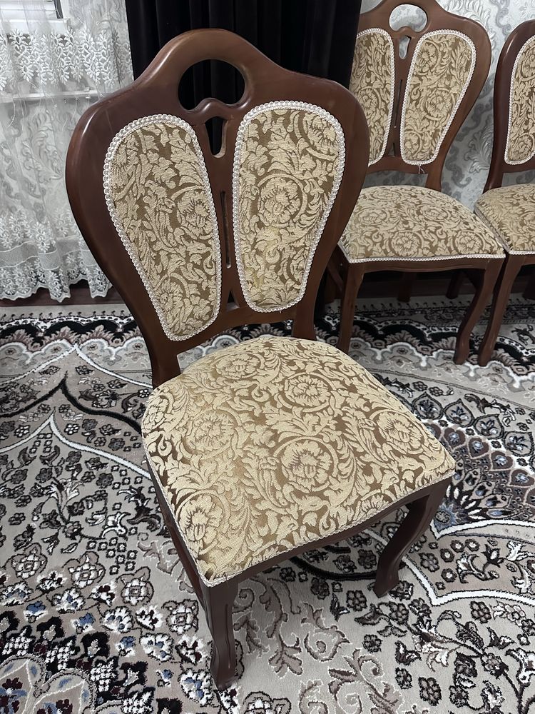 Продам 12 полумягких стульев