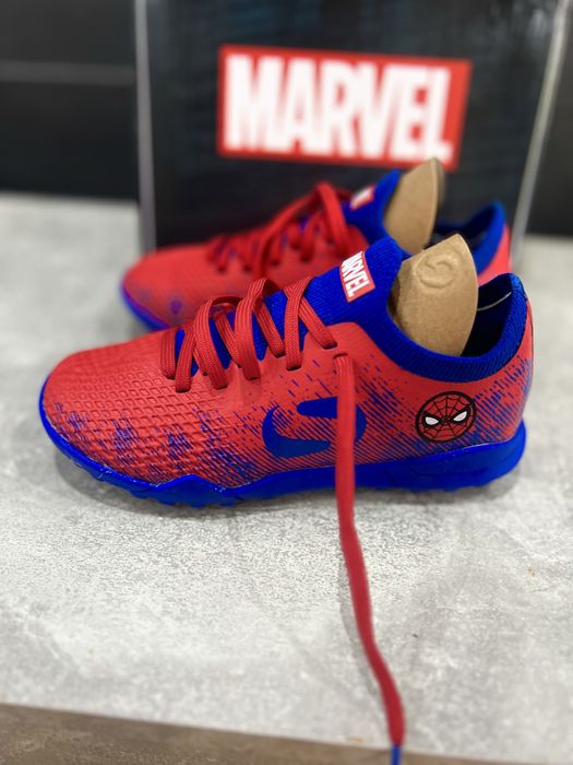 Чисто нови обувки за футбол, SONDICO MARVEL стоножки