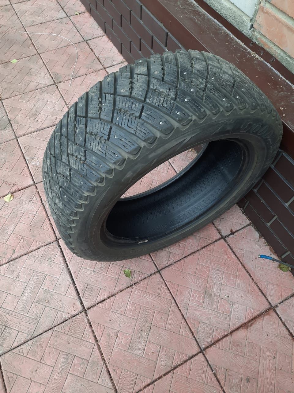 Продам резину Goodyear  235 на 55 на 18