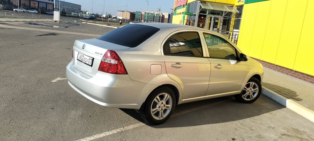 Продам авто в хорошем состоянии кондёр работает коробка автомат