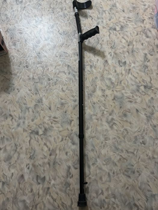 Костыль с подлокотником в идеальном состоянии