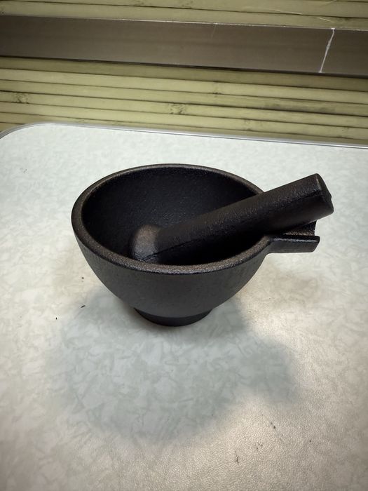 Чугунено хаванче за подправки с чукало