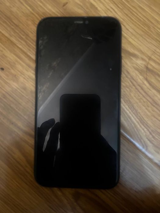 Iphone 11 sotiladi narx keliwamz srochma tel qlela kelwtrb beraman
