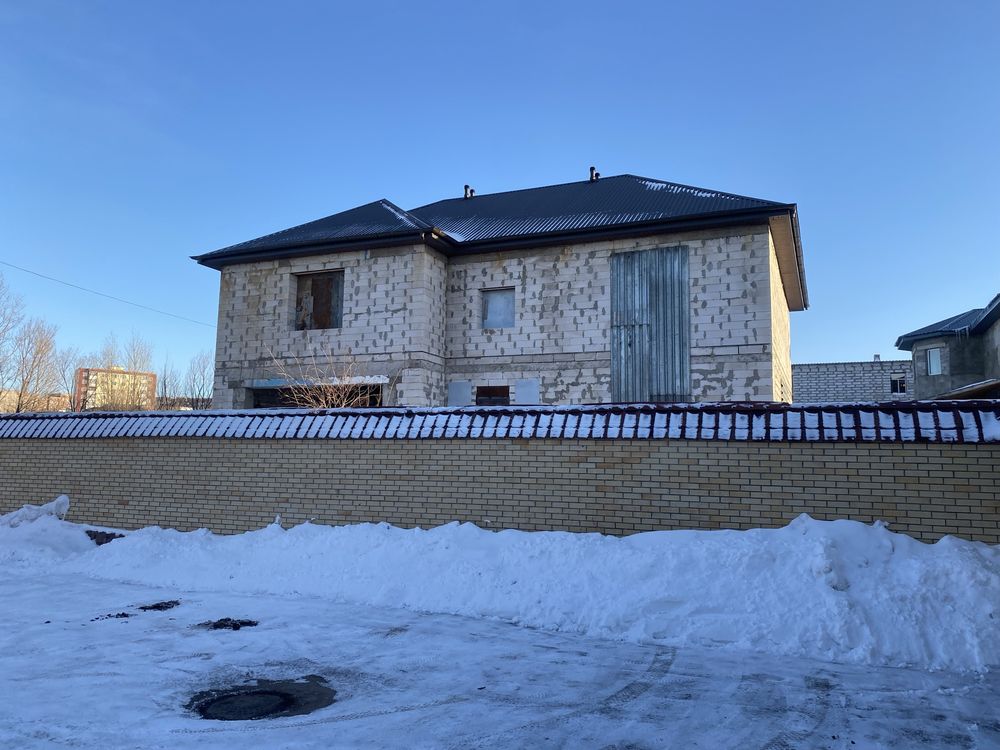 Продам дом не достроеный в шикарном районе.