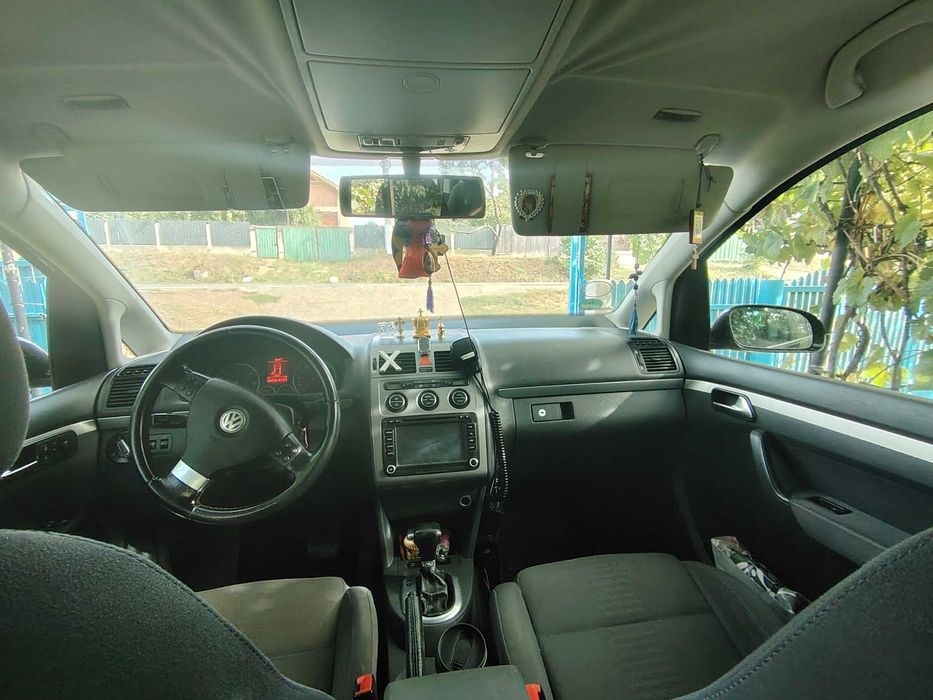 Vând Touran Wolkswagen