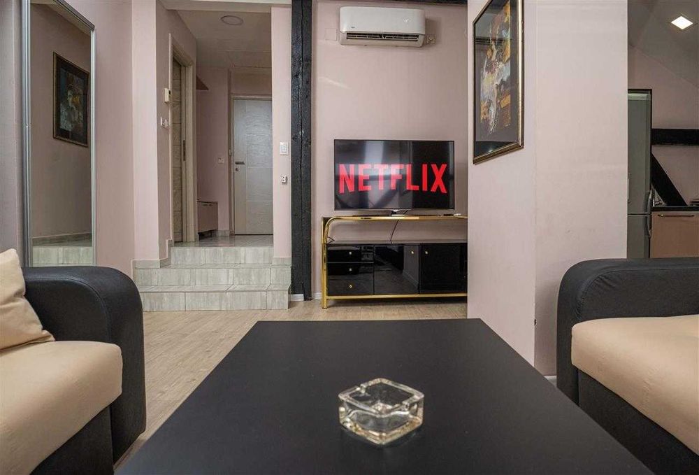 Дава се под наем Двустаен апартамент в Бургас, Лазур - 57 кв.м за 204 € - Снимка #1