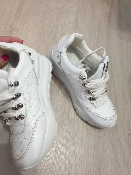 Дарис сникърси  естествена кожа