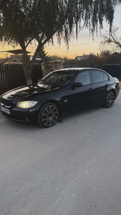 BMW E90 320d 177cp*CarPlay*DPF ACTIV*KEY LESS GO/Entry**Buton START