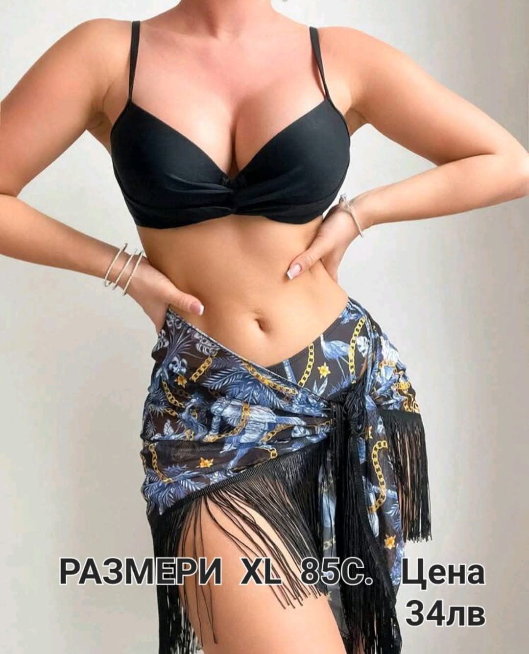 Бански от 2 части и цели с парео. Размерите са написани върху всяка .