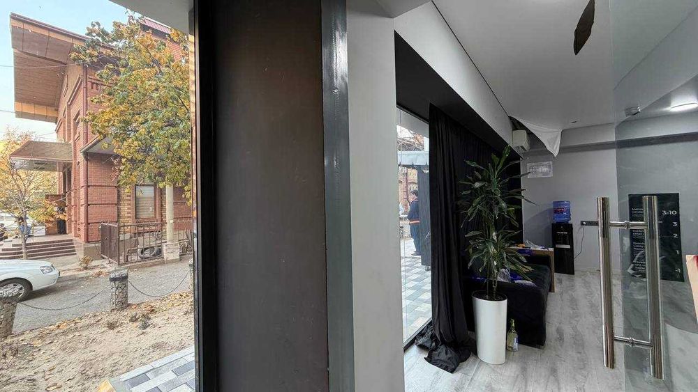 136 кв.м  Ц 1 Эфенди Центр Офис Помещение Салон Магазин 15  у.е кв.м