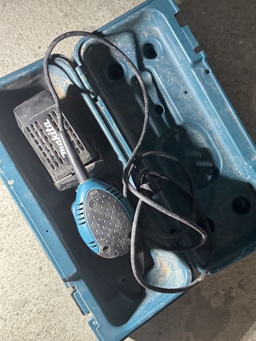 Makita aparat de slefuit cu vibratii