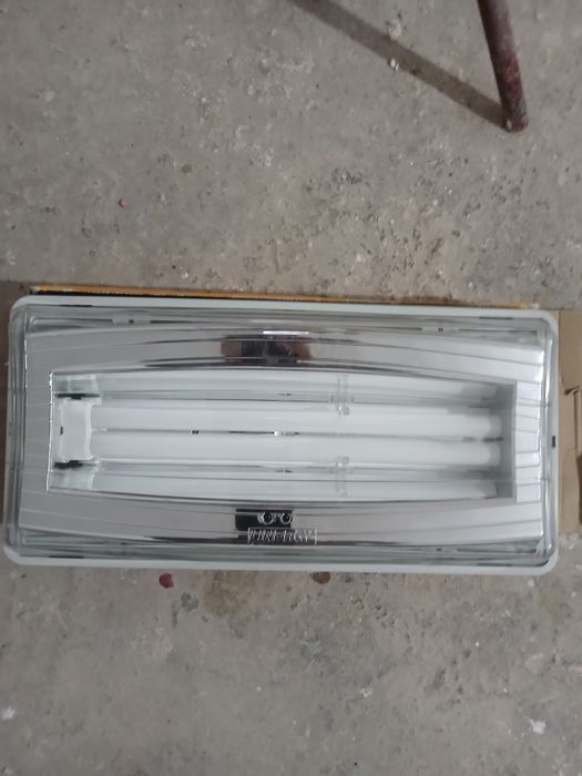 Vand lampa de urgenta