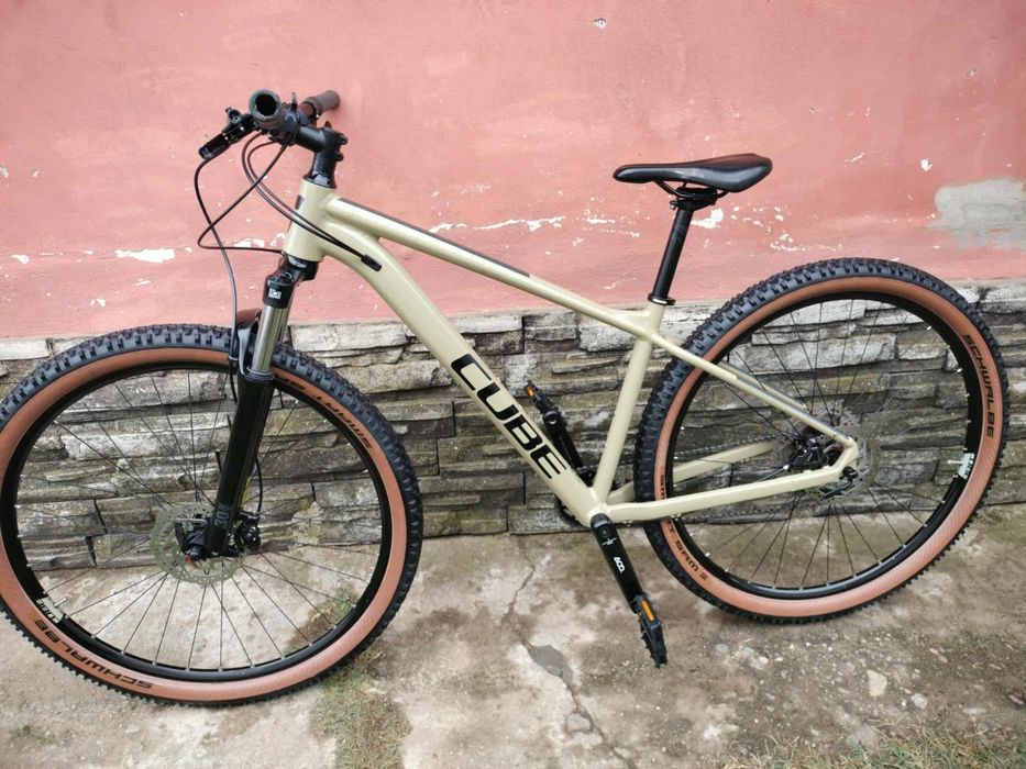 Bicicleta Cube roti pe 29 frâne disc hidraulice cadru M