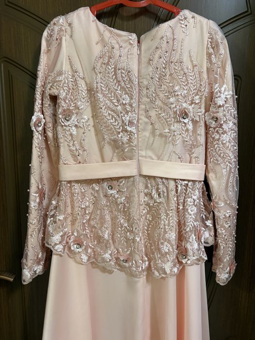 Платья б/у, недорого.