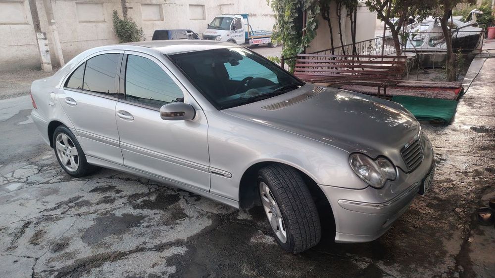 Mercedes Benz 2004 yil naxadu alo sastayaniy 203 kuzuv 9300$ narxi