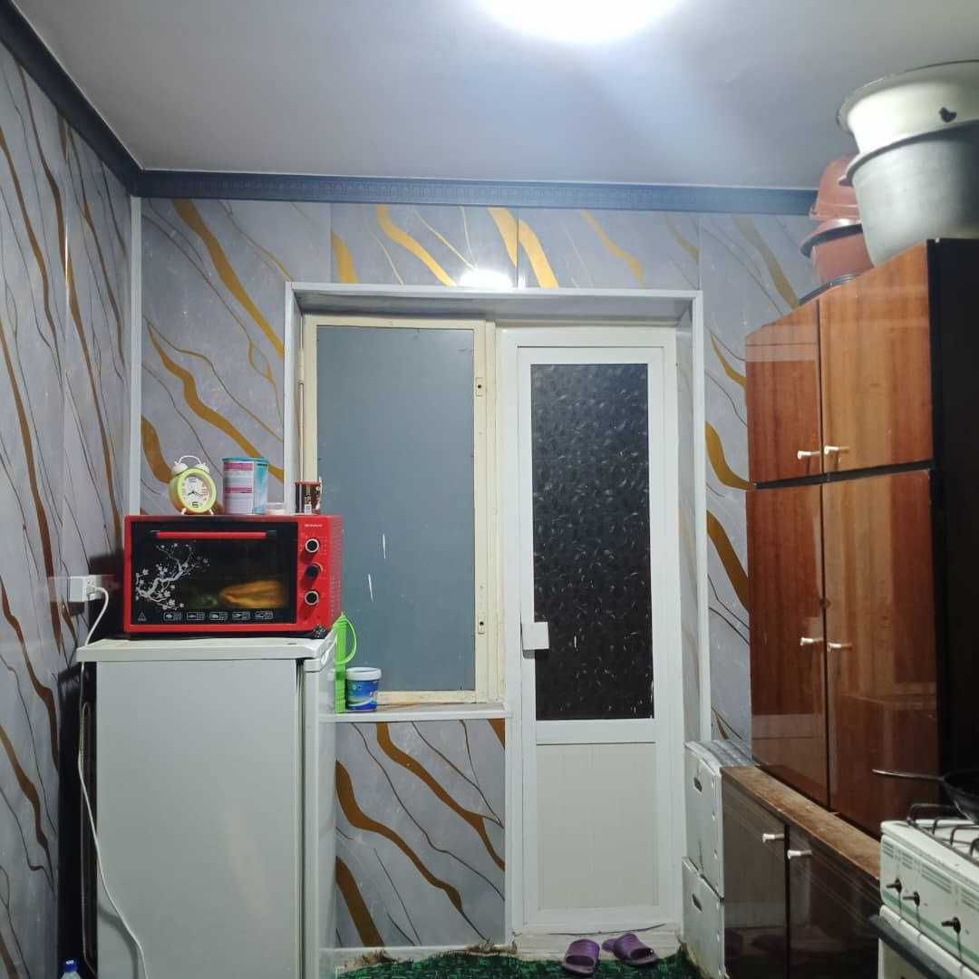 Kogon shahrida barcha qulayliklarga ega 1 xonali kvartira  sotiladi.