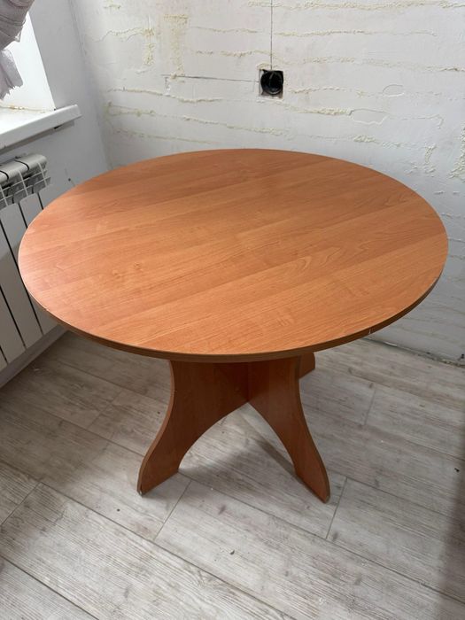 Продам круглый стол