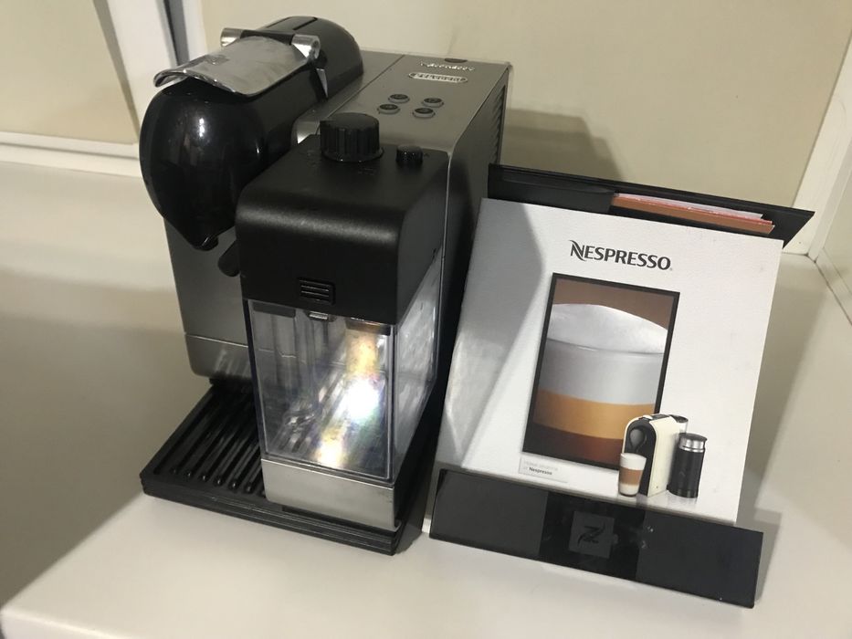 Nespresso капсульная кофемашина