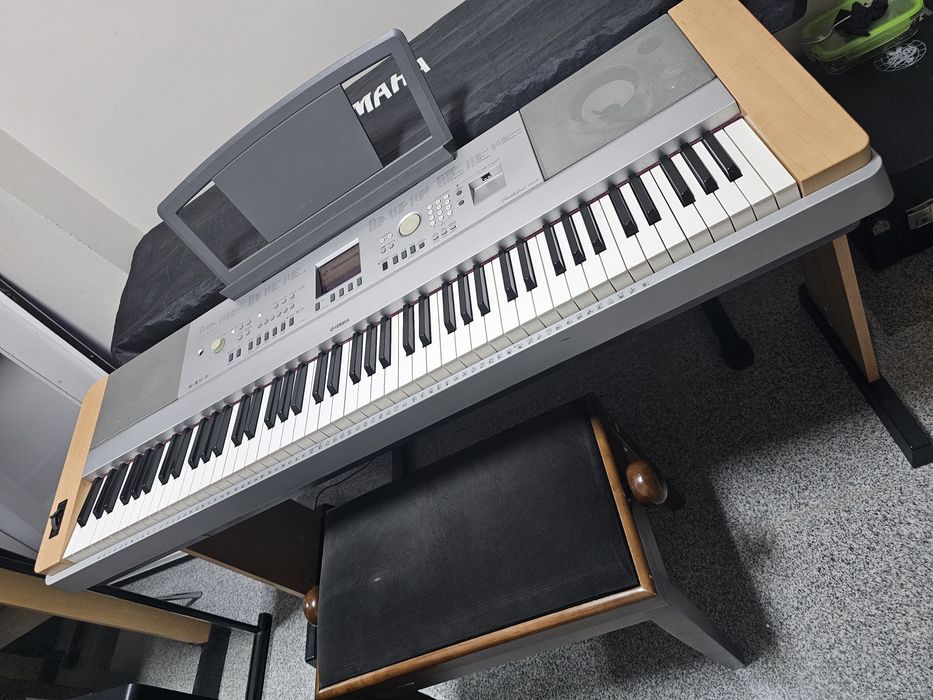 Pian Yamaha DGX 640 cu scaun
